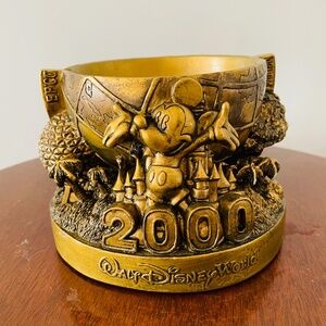 Walt Disney World 2000 Millennium Mickey Mouse Epcot globe watch case, no Top